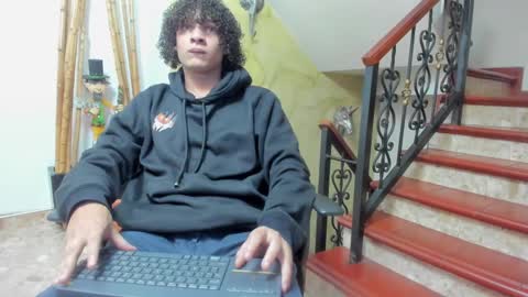 independent model online show from 8, 12, 2024