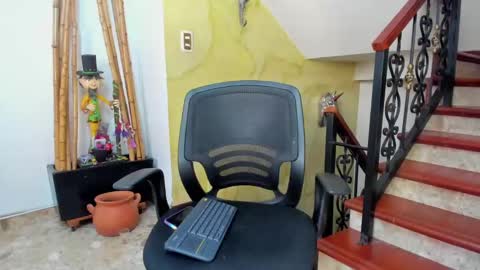 independent model online show from 11, 12, 2024