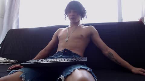 independent model online show from 19, 1, 2025