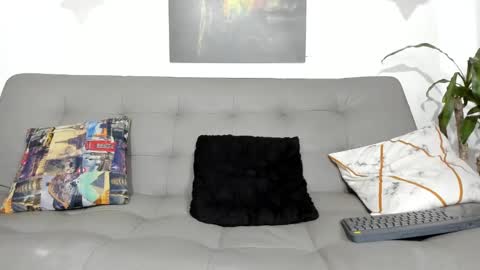 independent model online show from 4, 3, 2025