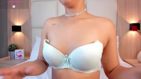 Snapshot of bella1207 chatting on 25, 1, 2025 Bella cam online show from 25, 1, 2025