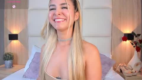 Snapshot of bella1207 chatting on 27, 1, 2025 Bella cam online show from 27, 1, 2025