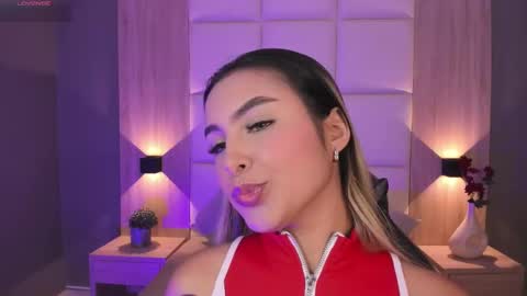 Snapshot of bella1207 chatting on 9, 9, 2025 Bella cam online show from 9, 9, 2025