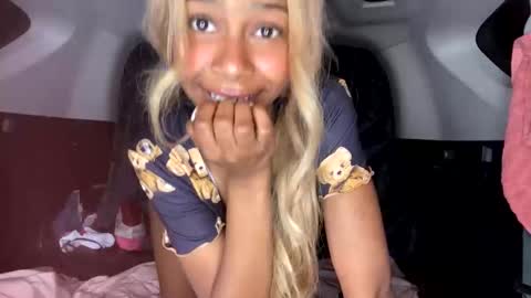 bella19sua online show from 2, 11, 2025