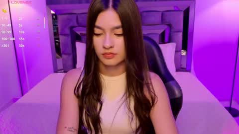 Snapshot of bella_clark2 chatting on 30, 10, 2025 Bella online show from 30, 10, 2025