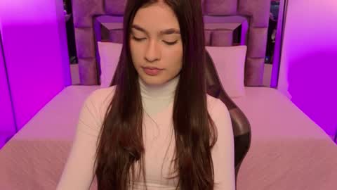 Snapshot of bella_clark2 chatting on 14, 11, 2025 Bella online show from 14, 11, 2025