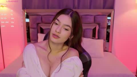 Snapshot of bella_clark2 chatting on 21, 11, 2025 Bella online show from 21, 11, 2025