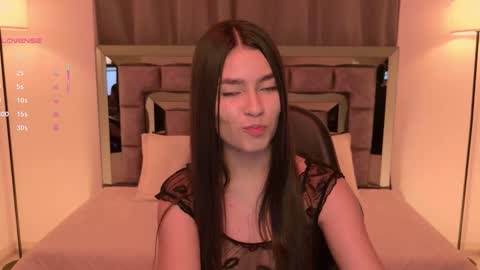 Snapshot of bella_clark2 chatting on 20, 12, 2025 Bella online show from 20, 12, 2025