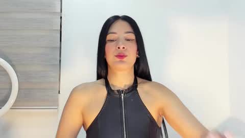 Laura online show from 4, 12, 2025