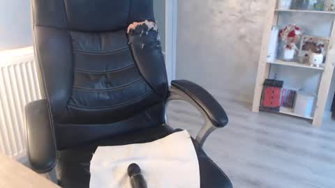      online show from 19, 2, 2025