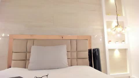  BELLA  online show from 15, 4, 2026