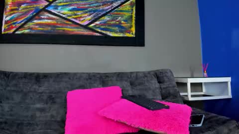 bella_sstone online show from 4, 10, 2025