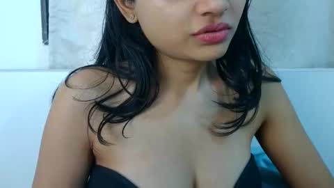 bellacrystall online show from 3, 3, 2026