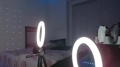 Bella Monroe online show from 25, 1, 2025