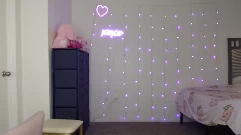 Bella Monroe online show from 14, 2, 2025