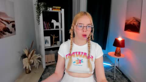 Bella online show from 10, 9, 2025