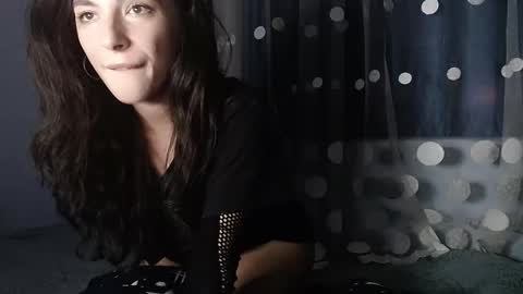 bellaqueen0701 online show from 4, 2, 2025