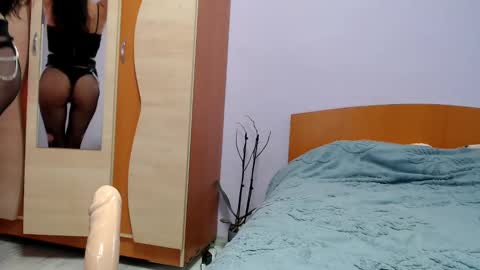 bellaqueen0701 online show from 28, 2, 2025