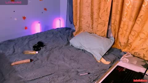 bellaqueen0701 online show from 5, 11, 2025