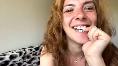 Snapshot of bellaqueen0701 chatting on 27, 5, 2026 bellaqueen0701 online show from 27, 5, 2026