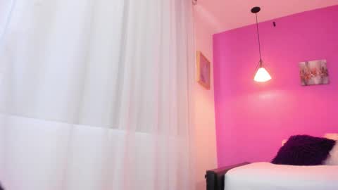 Bella Wild online show from 14, 2, 2026