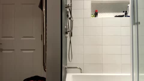 Snapshot of benz10001 chatting on 20, 9, 2025 benz10001 online show from 20, 9, 2025