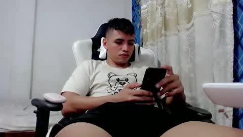 Snapshot of bergon30 chatting on 4, 3, 2025 Bergon77 online show from 4, 3, 2025