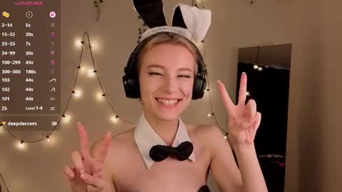 Hi Im NikaComing back online on Monday 3 online show from 30, 6, 2026