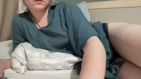 Snapshot of betteketty chatting on 3, 11, 2025 Bette online show from 3, 11, 2025