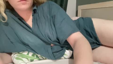 Snapshot of betteketty chatting on 22, 11, 2025 Bette online show from 22, 11, 2025