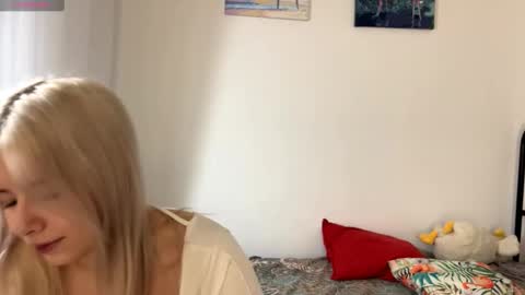 BlondeReka ITS MY 1st DAY HERE online show from 15, 12, 2025