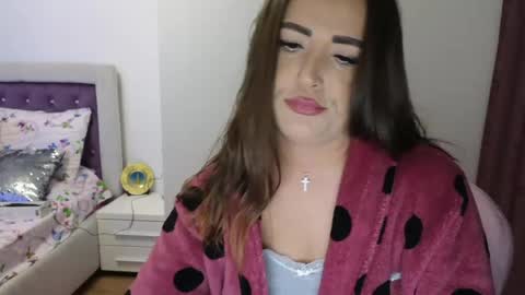   BeyonceDoll       Twitter DollBeyonce    online show from 24, 4, 2026