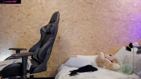 Biancastrong.. IGThebiancastrong online show from 12, 1, 2025