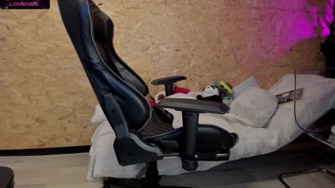 Biancastrong.. IGThebiancastrong online show from 4, 2, 2025