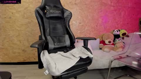 Biancastrong.. IGThebiancastrong online show from 6, 3, 2025