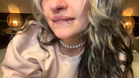 Ellie  online show from 19, 4, 2026