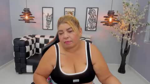 Snapshot of bigassmaturee chatting on 1, 12, 2025 BigAssMaturee online show from 1, 12, 2025