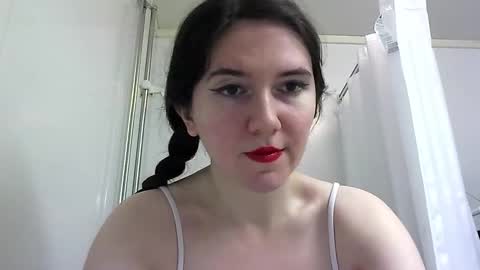 Isabella online show from 6, 11, 2025