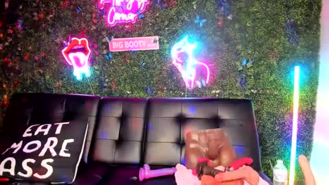 bigbuttsarena online show from 15, 12, 2024