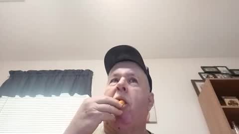 Snapshot of bigeoo76 chatting on 31, 5, 2026 bigeoo76 online show from 31, 5, 2026