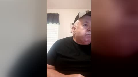 Snapshot of bigeoo76 chatting on 8, 7, 2026 bigeoo76 online show from 8, 7, 2026