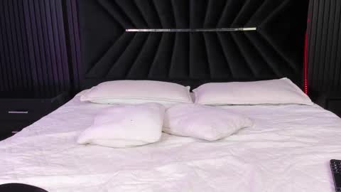 Zayra online show from 4, 10, 2025