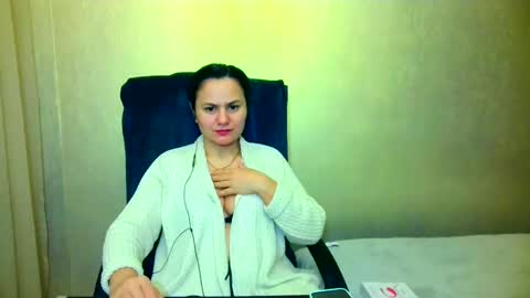Snapshot of bililay chatting on 13, 2, 2025 DOM NIKA online show from 13, 2, 2025