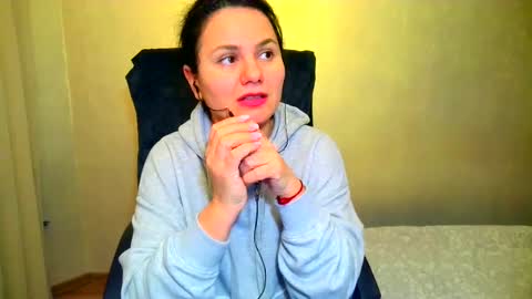 Snapshot of bililay chatting on 24, 2, 2025 DOM NIKA online show from 24, 2, 2025