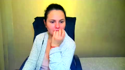 Snapshot of bililay chatting on 25, 2, 2025 DOM NIKA online show from 25, 2, 2025