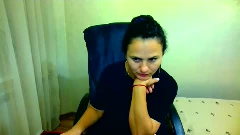 Snapshot of bililay chatting on 12, 9, 2025 DOM NIKA online show from 12, 9, 2025