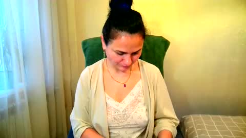 Snapshot of bililay chatting on 27, 10, 2025 DOM NIKA online show from 27, 10, 2025