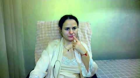 Snapshot of bililay chatting on 12, 11, 2025 DOM NIKA online show from 12, 11, 2025