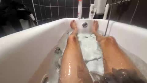 Snapshot of bisexdadd chatting on 30, 11, 2025 bisexdadd online show from 30, 11, 2025