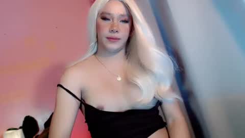 YOUR QUEEN online show from 5, 6, 2026